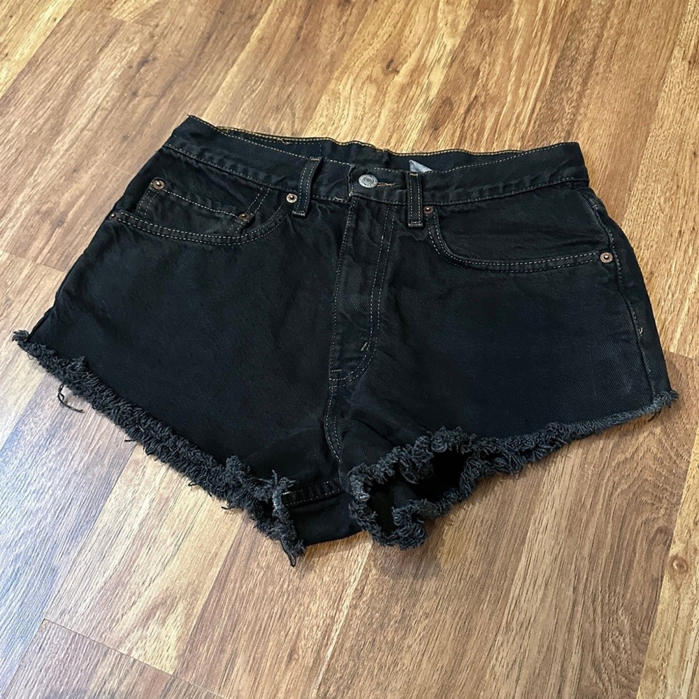 Size 26 Vintage Black Levis Denim Cut-off shorts